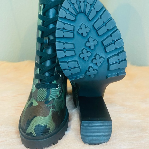 Steve Madden Women's LATCH Boot - Picture 2 of 6